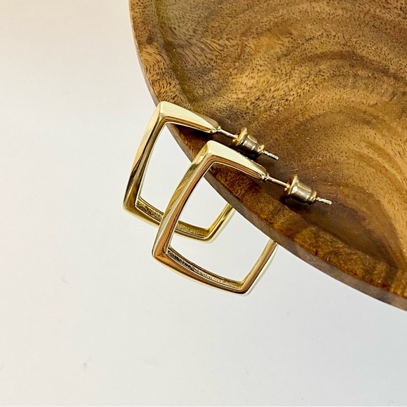 4/$15 Minimalistic Gold Square Hoop Earrings - Picture 3 of 7